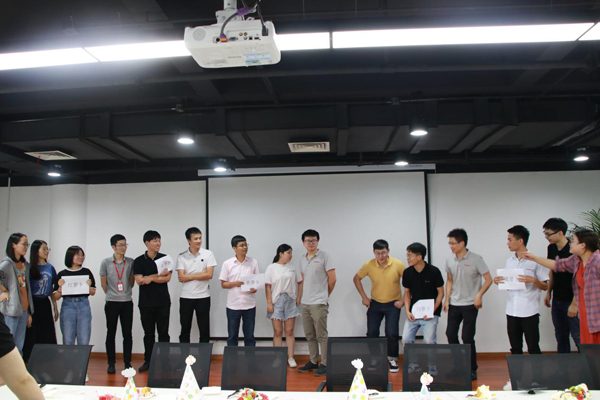 生日會(huì)游戲現(xiàn)場(chǎng)